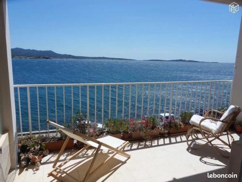 Bord de mer T2 Sanary sur mer pour 4personnes max au Calme, vue panoramique sur mer avec Parking, Ascenseur et Vélos