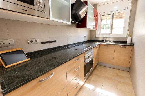 Konyha, Catalunya Casas Spacious Mountain Retreat with Private Pool in Bisbal del Panades