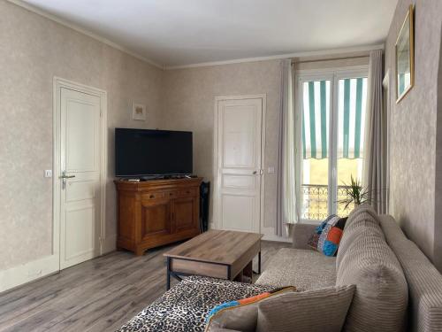 PARIS BASTILLE BEL APPARTEMENT 4 COUCHAGEs