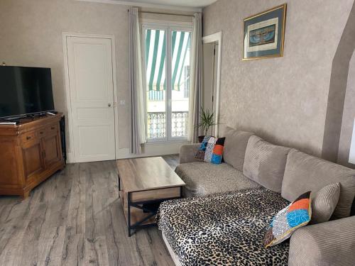 PARIS BASTILLE BEL APPARTEMENT 4 COUCHAGEs