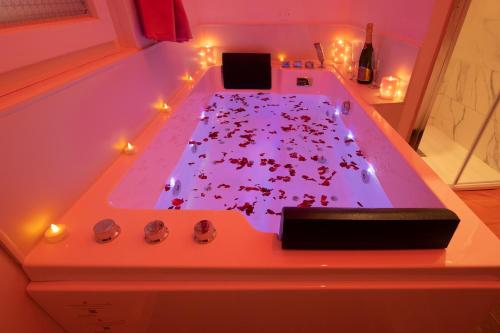 NOUVEAU ! La Relax Room, suite de prestige avec Balnéo à Saint-Omer - Location saisonnière - Saint-Omer