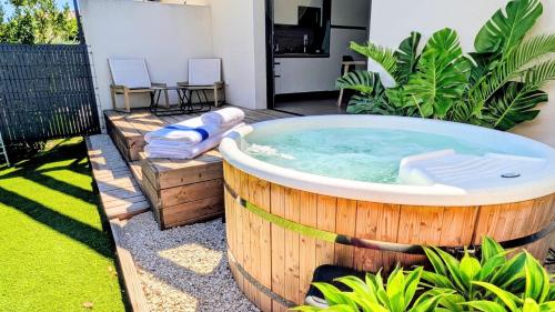 Lodge Luberon - Jacuzzi privatif illimité - À 15 min à pied centre de L'Isle-sur-la-Sorgue - 2 vélos à disposition - Clim, Parking privé, WiFi, linge et ménage inclus