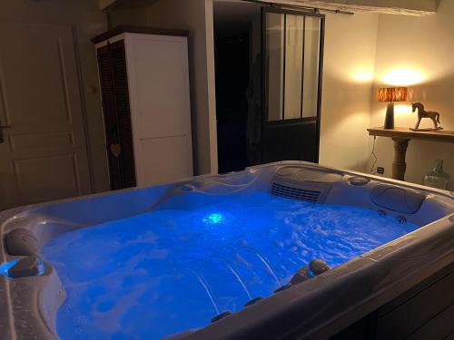 جاكوزي, bien etre romantique avec son jacuzzi in Gramat