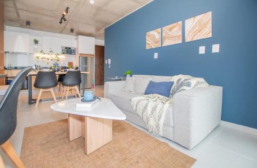 Business Ready City Escape with Pool BBQ and Gym