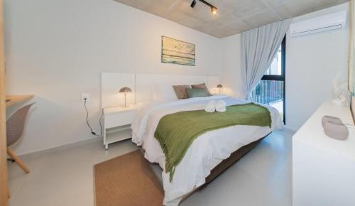 Urban Retreat with Great View Pool and Balcony