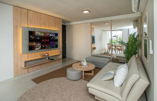 Luxury Apartment City Elegance with Pool & Gym