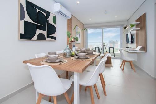 Spacious Stay with Balcony Workspace Pool&Gym