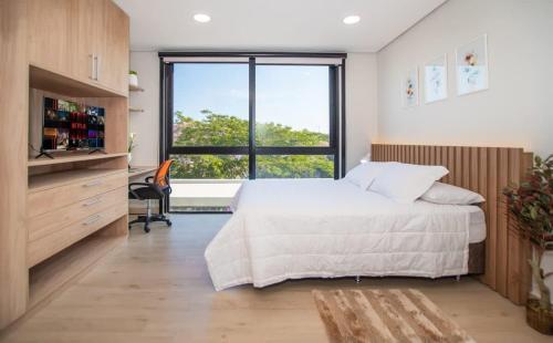 Chic Studio Near Malls with Pool and Gym