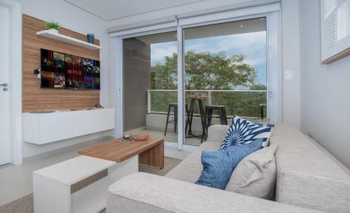 Executive Hub close to Shopping with Gym and Pool