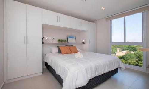 Skyline Escape with Workspace Desk and WiFi