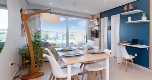 Charming Apt with City View Workspace Pool&Gym