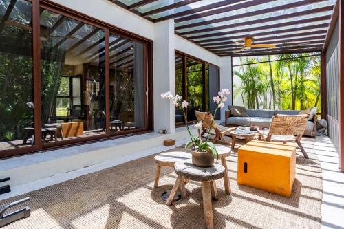 Soulful 3 Bedroom Home Steps from the Beach in Акумал