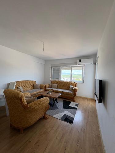 Modern Apartment for Rent Great Location in เฟริซาจ