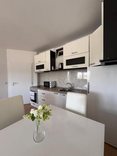 Modern Apartment for Rent Great Location in เฟริซาจ