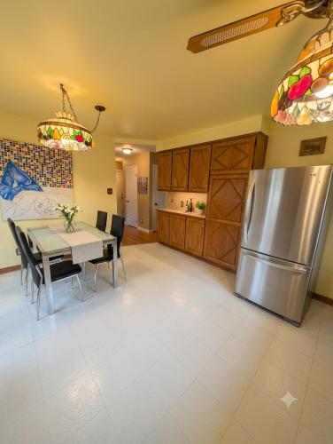 2 beds in a private room A with a free parking -15 min from downtown in Longueuil (QC)