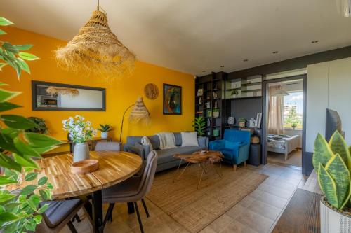NDK - UrbanLux Altus 2BDR Penthouse Apartment