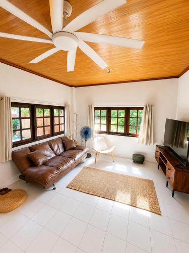 2 bedrooms, 3 beds