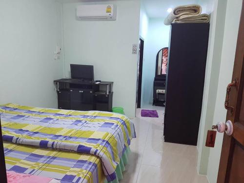 บางพัฒน์โฮมสเตย์ (เรือนแพ) ( Bangpat Homestay (Ruen Pae) )