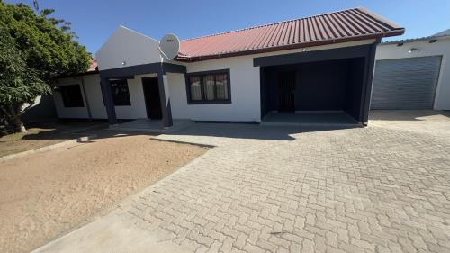 Tampilan eksterior, River Gates Home in Rundu