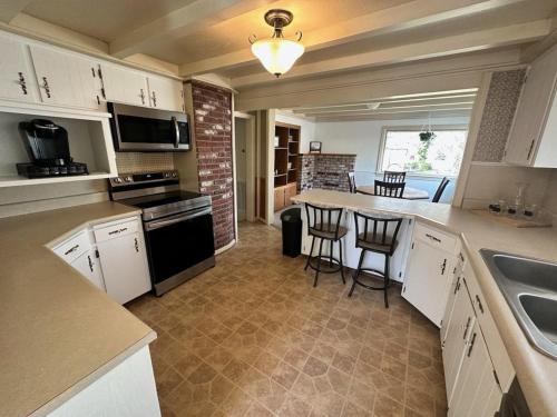 Medford Home And 2 Condos With Pool - 메드퍼드
