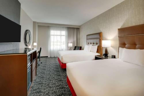 2 queen beds