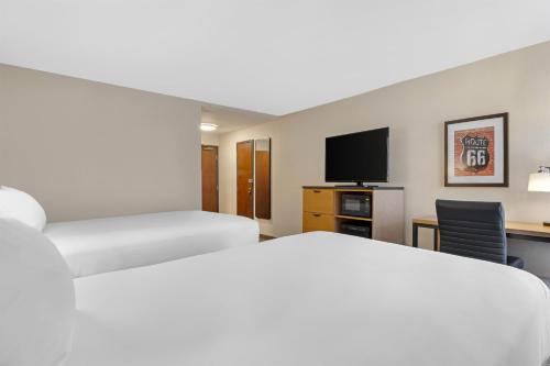2 queen beds