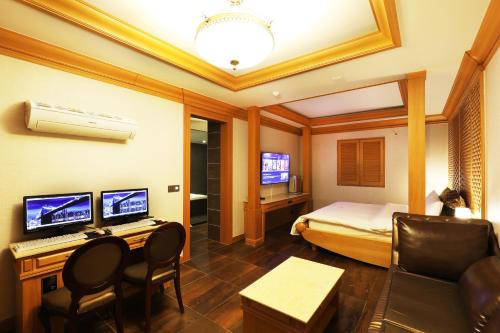 Large Double Room