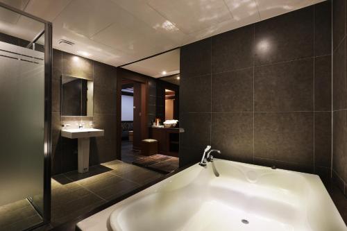 ฝักบัว, บูชอน (จุงดง) เอสอาร์ (Bucheon (Jungdong) SR) in บูชอน