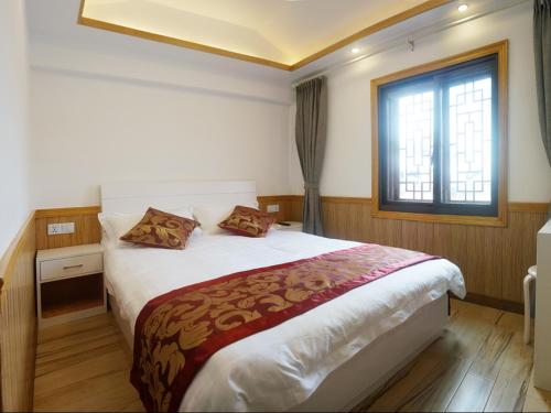 Wuzhen On Memory Inn Ideally located in the Tongxiang area, Wuzhen On Memory Inn promises a relaxing and wonderful visit. The property offers a wide range of amenities and perks to ensure you have a great time. Service-mi