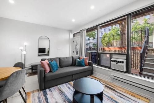 Stylish 2BR West End Gem steps to Queen West