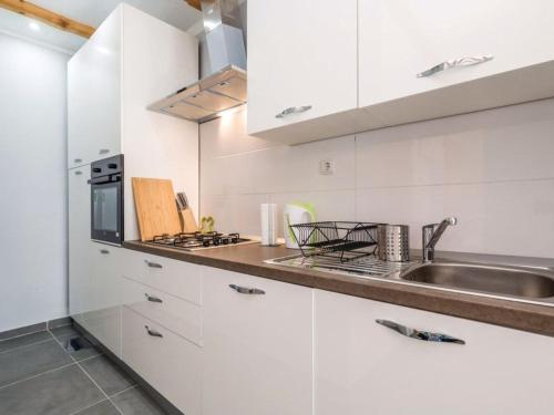 virtuve, Countryside Villa Latin with Outdoor Swimming Pool - Four Bedroom Villa with Swimming Pool in Plaski