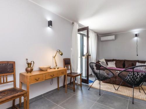 Countryside Villa Latin with Outdoor Swimming Pool - Four Bedroom Villa with Swimming Pool in Plaski
