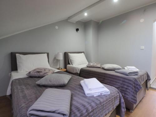 Guestroom, Apartments & Rooms Latin - Triple Room in Plaski
