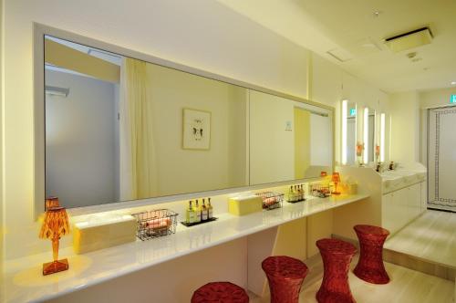 Spa&Capsule Hotel Grandpark Inn Kitasenju, Tokio (fotografie 9)