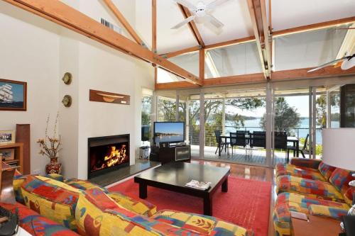 Lake Macquaries' Edgewater Escape at Morisset Memories