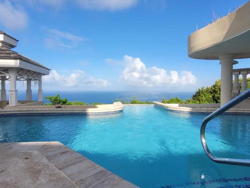 Piscina, 12 Palms Villa in Shermans
