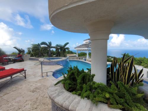 Piscina, 12 Palms Villa in Shermans