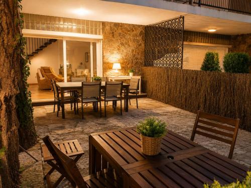 Fantástica villa en Playa de Aro, a 100m del mar, con terraza y 6 habitaciones - ES-209-11