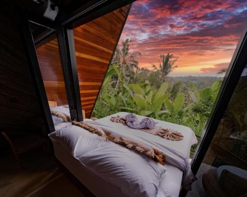 Delta Casa Ubud - A-Frame Jungle Retreat with Volcano View and Hot-Tubs - Bali