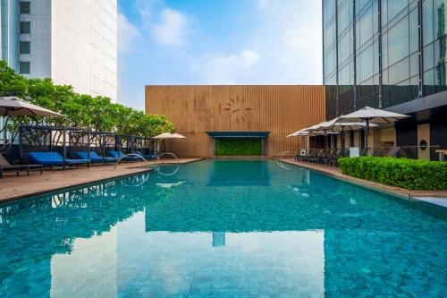 Swimming pool, Carlton Hotel Bangkok Sukhumvit near Ai Garden
