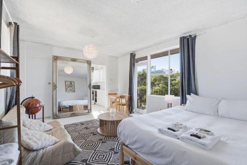 Paddington Studio w Balcony and Parking Near CBD