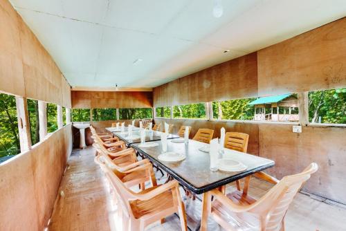 Hill Crown Hotel & Resort in Bandarban