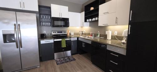 1-Bedroom Apartment near ALX Airport and the Ocean