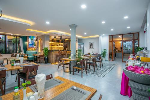 Restaurant, Cambana La Rivière Hotel in Battambang