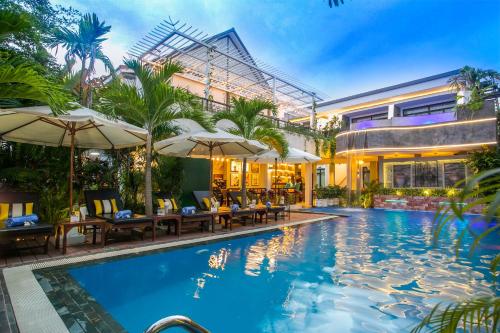 Swimming pool, Cambana La Rivière Hotel in Battambang