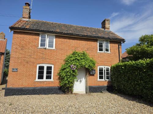 A cosy Suffolk cottage in Honington