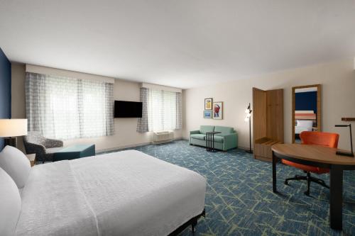 1 king bed, 1 sofa bed