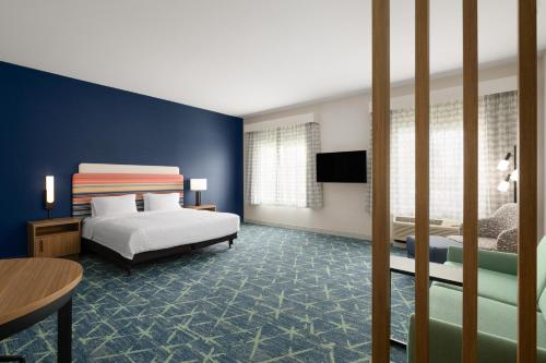 Hampton Inn & Suites by Hilton Sacramento-Airport-Natomas in Creekside