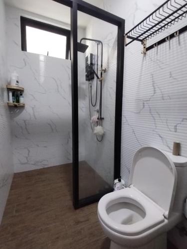 Luxury 2BR Condo | Infinity Pool | Near Jonker