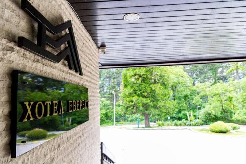 Everest Hotel in Etropole